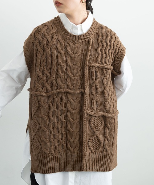Aunt Marie's（アントマリーズ）の「オーバーシルエットケーブルニットベスト / AUNT MARIE'S（ベスト・レディース・ブラック/ブラウン/アイボリー・FREE）」の10枚目の写真