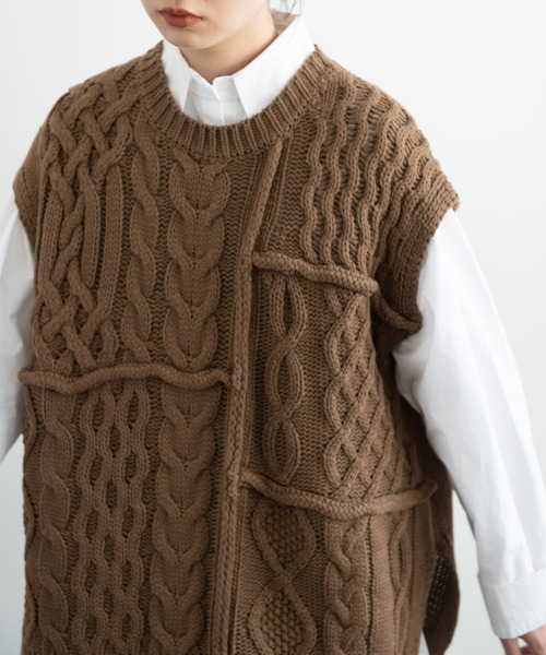 Aunt Marie's（アントマリーズ）の「オーバーシルエットケーブルニットベスト / AUNT MARIE'S（ベスト・レディース・ブラック/ブラウン/アイボリー・FREE）」の14枚目の写真