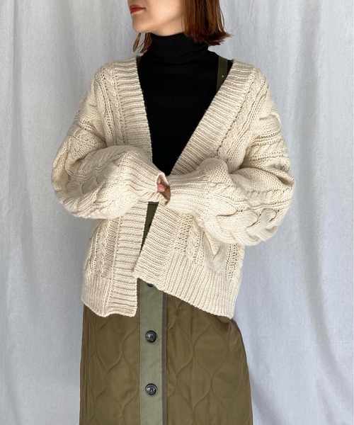 PICCIN（ピッチン）の「ケーブル編みオーバーサイズカーディガン（カーディガン/ボレロ・レディース・チャコールグレー/オフホワイト/グレイッシュベージュ・M）」の2枚目の写真