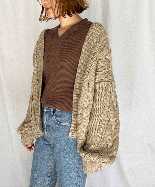 PICCIN（ピッチン）の「ケーブル編みオーバーサイズカーディガン（カーディガン/ボレロ・レディース・チャコールグレー/オフホワイト/グレイッシュベージュ・M）」の10枚目の写真