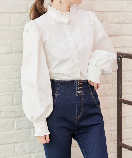 one after another NICE CLAUP（ワンアフターアナザーナイスクラップ）の「プチハイ刺繍ブラウス（シャツ/ブラウス・レディース・オフホワイト/ブラウン/ブラウン系その他・FREE）」の2枚目の写真