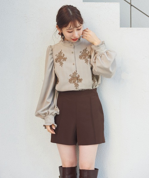 one after another NICE CLAUP（ワンアフターアナザーナイスクラップ）の「プチハイ刺繍ブラウス（シャツ/ブラウス・レディース・オフホワイト/ブラウン/ブラウン系その他・FREE）」の4枚目の写真