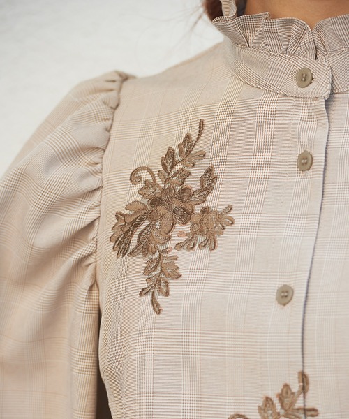 one after another NICE CLAUP（ワンアフターアナザーナイスクラップ）の「プチハイ刺繍ブラウス（シャツ/ブラウス・レディース・オフホワイト/ブラウン/ブラウン系その他・FREE）」の8枚目の写真