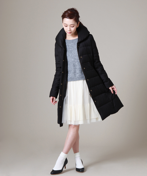 ウエストベルト付きブラックダウンジャケット ジェイダ GYDA SymmetryGYDAベルト付きロングダウンコート