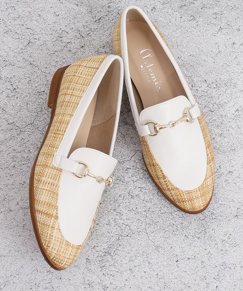 artemis by DIANA(アルテミスバイダイアナ)の「ビットローファー(ローファー・レディース・ブラック/ダークブラウン/チャコール/ネイビー/ダークベージュ/クリアブラック/ライトブラウン/ベージュ/ホワイト/アイボリー/シルバー・22.0cm/22.5cm/23.0cm/23.5cm/24.0cm/24.5cm/25.0cm)」の8枚目の写真