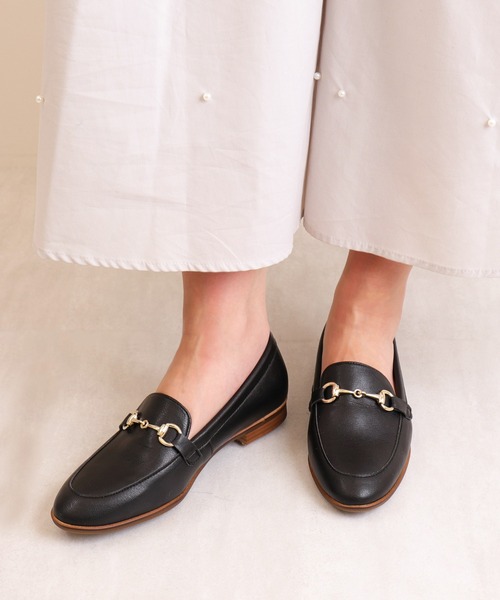 artemis by DIANA(アルテミスバイダイアナ)の「ビットローファー(ローファー・レディース・ブラック/ダークブラウン/チャコール/ネイビー/ダークベージュ/クリアブラック/ライトブラウン/ベージュ/ホワイト/アイボリー/シルバー・22.0cm/22.5cm/23.0cm/23.5cm/24.0cm/24.5cm/25.0cm)」の22枚目の写真