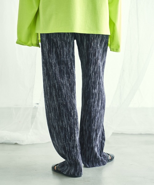 VACANCY（ヴァカンシー）の「ニュアンス柄プリーツパンツ（その他パンツ・レディース・ブラック/その他/ナチュラル/グリーン・FREE）」の6枚目の写真