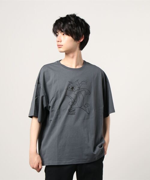 SHISKY(シスキー)の「TOMandJERRY ビッグシルエットトムプリント半袖Tシャツ カットソー(Tシャツ/カットソー・メンズ・オフホワイト/モカ/チャコール/ラベンダー/ベージュ/ミント・L/M/XL)」の2枚目の写真
