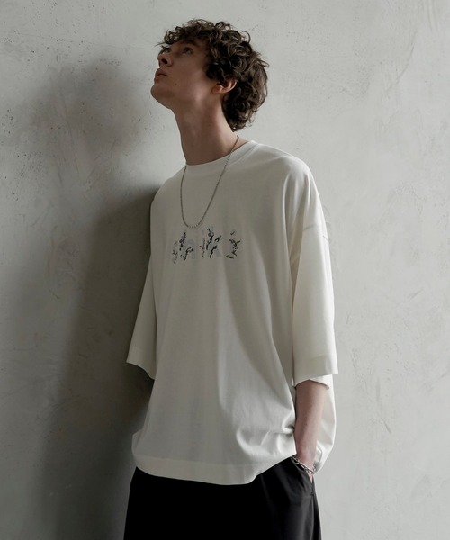 shiki tokyo（シキトウキョウ）の「OVERSIZED FLOWER EMBROIDERED LOGO TEE / オーバーサイズフラワー刺繍ロゴTシャツ（Tシャツ/カットソー・メンズ・ホワイト/ブラック・SMALL/MEDIUM/LARGE）」の11枚目の写真