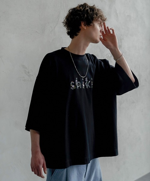 shiki tokyo（シキトウキョウ）の「OVERSIZED FLOWER EMBROIDERED LOGO TEE / オーバーサイズフラワー刺繍ロゴTシャツ（Tシャツ/カットソー・メンズ・ホワイト/ブラック・SMALL/MEDIUM/LARGE）」の7枚目の写真