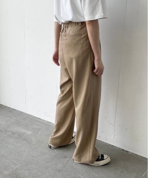 flaner（フラネ）の「ドライタッチストレートパンツ【ユニセックス対応/セットアップ対応】（その他パンツ・レディース・ベージュ/カーキ/ナチュラル・SMALL/MEDIUM/LARGE/X-LARGE）」の14枚目の写真