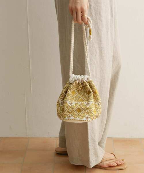 URBAN RESEARCH DOORS（アーバンリサーチドアーズ）の「エンブロイダリー巾着（ショルダーバッグ・レディース・ブルー/マスタード・ONE）」の2枚目の写真