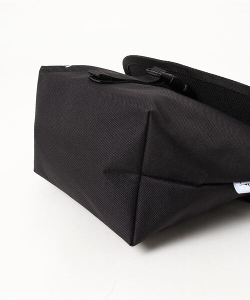 Keith Haring（キース・ヘリング）の「【 Keith Haring / キースヘリング 】 アートプリント & アートロゴ メッセンジャーバッグ（ボディバッグ/ウエストポーチ・メンズ・ブラック・FREE）」の3枚目の写真