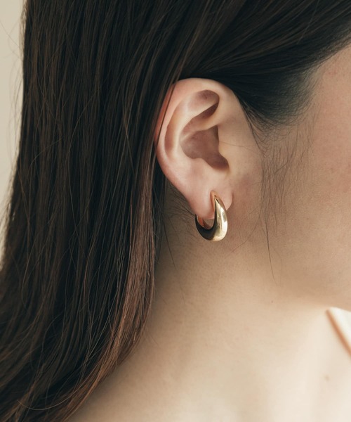 SMELLY（スメリー）の「プックリドロップイヤリング（イヤリング・レディース・シルバー/ゴールド・-）」の2枚目の写真