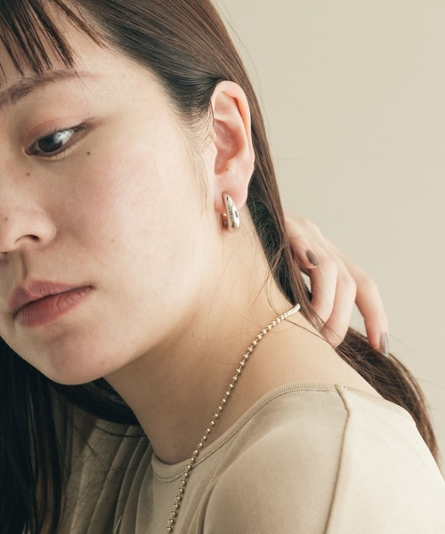 SMELLY（スメリー）の「プックリドロップイヤリング（イヤリング・レディース・シルバー/ゴールド・-）」の5枚目の写真