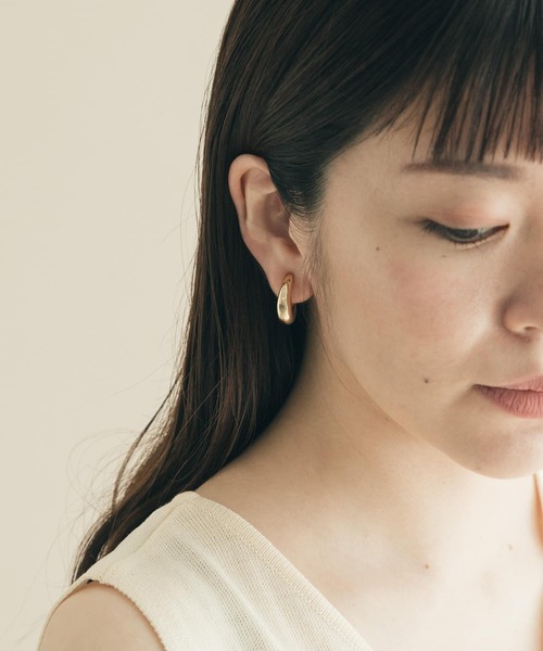 SMELLY（スメリー）の「プックリドロップイヤリング（イヤリング・レディース・シルバー/ゴールド・-）」の4枚目の写真