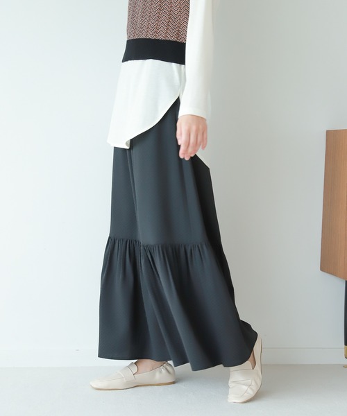 LAKOLE（ラコレ）の「ジャカードティアードスカート / 216474（スカート・レディース・ブラック/ブラウン/グリーン・SMALL/MEDIUM）」の2枚目の写真