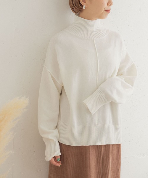 ITEMS URBANRESEARCH（アイテムズ アーバンリサーチ）の「ハイネックワイドニット（ニット/セーター・レディース・ブルー/グリーン/オフホワイト/ブラック/ホワイト/パープル/モカ/オレンジ・FREE）」の2枚目の写真