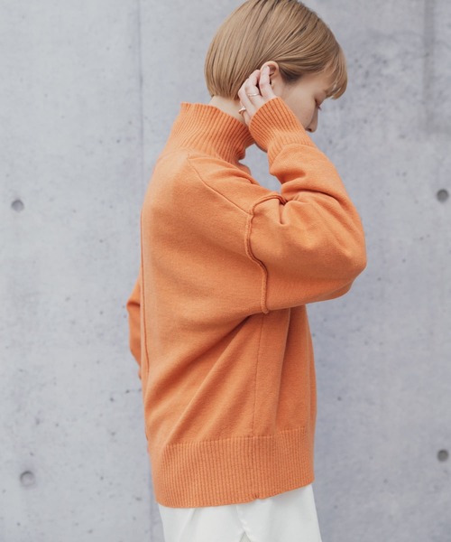 ITEMS URBANRESEARCH（アイテムズ アーバンリサーチ）の「ハイネックワイドニット（ニット/セーター・レディース・ブルー/グリーン/オフホワイト/ブラック/ホワイト/パープル/モカ/オレンジ・FREE）」の11枚目の写真