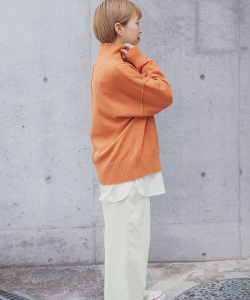 ITEMS URBANRESEARCH（アイテムズ アーバンリサーチ）の「ハイネックワイドニット（ニット/セーター・レディース・ブルー/グリーン/オフホワイト/ブラック/ホワイト/パープル/モカ/オレンジ・FREE）」の14枚目の写真