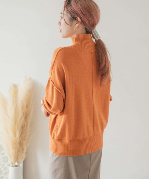 ITEMS URBANRESEARCH（アイテムズ アーバンリサーチ）の「ハイネックワイドニット（ニット/セーター・レディース・ブルー/グリーン/オフホワイト/ブラック/ホワイト/パープル/モカ/オレンジ・FREE）」の17枚目の写真