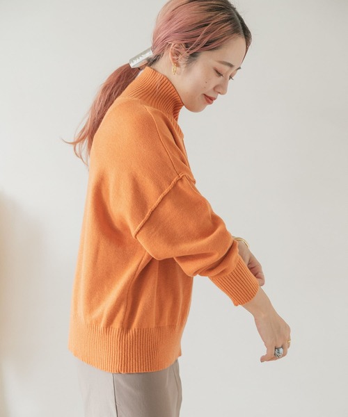 ITEMS URBANRESEARCH（アイテムズ アーバンリサーチ）の「ハイネックワイドニット（ニット/セーター・レディース・ブルー/グリーン/オフホワイト/ブラック/ホワイト/パープル/モカ/オレンジ・FREE）」の18枚目の写真