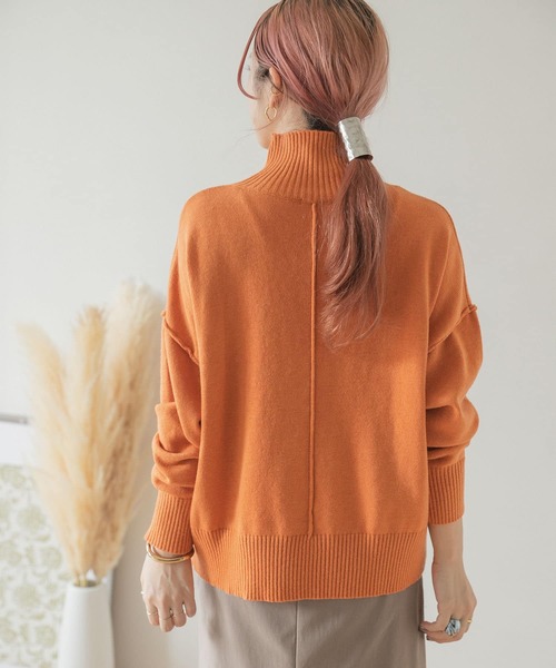 ITEMS URBANRESEARCH（アイテムズ アーバンリサーチ）の「ハイネックワイドニット（ニット/セーター・レディース・ブルー/グリーン/オフホワイト/ブラック/ホワイト/パープル/モカ/オレンジ・FREE）」の19枚目の写真