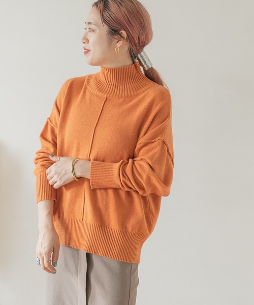 ITEMS URBANRESEARCH（アイテムズ アーバンリサーチ）の「ハイネックワイドニット（ニット/セーター・レディース・ブルー/グリーン/オフホワイト/ブラック/ホワイト/パープル/モカ/オレンジ・FREE）」の20枚目の写真