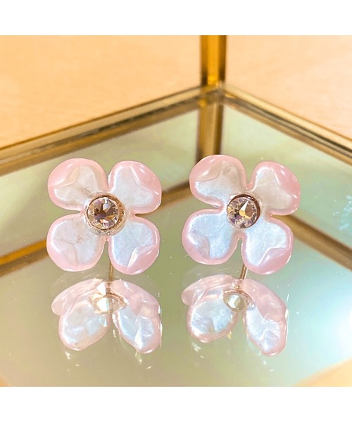 SWAROVSKI ♡ フラワー 両耳ピアス SWAROVSKI ♡ フラワー 両耳ピアス
