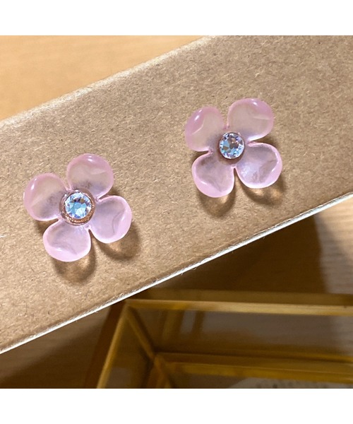 tone(トーン)の「【LoveAmooN】swarovski×flower lightpink (MA)(ピアス(両耳用)・レディース・ゴールド・FREE)」の4枚目の写真