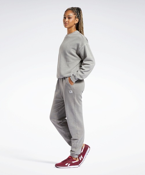 Reebok(リーボック)の「クラシックス ナチュラル ダイ スモール ロゴ スウェットシャツ / Classics Natural Dye Small Logo Sweatshirt(スウェット・レディース・ライトグレー/オフホワイト/グリーン系その他/ブルー・SMALL/MEDIUM/LARGE/X-LARGE/XX-LARGE/X-SMALL)」の5枚目の写真