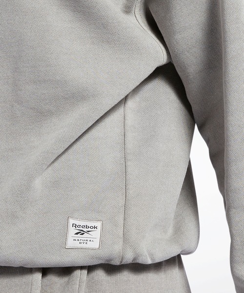 Reebok(リーボック)の「クラシックス ナチュラル ダイ スモール ロゴ スウェットシャツ / Classics Natural Dye Small Logo Sweatshirt(スウェット・レディース・ライトグレー/オフホワイト/グリーン系その他/ブルー・SMALL/MEDIUM/LARGE/X-LARGE/XX-LARGE/X-SMALL)」の17枚目の写真