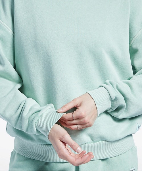 Reebok(リーボック)の「クラシックス ナチュラル ダイ スモール ロゴ スウェットシャツ / Classics Natural Dye Small Logo Sweatshirt(スウェット・レディース・ライトグレー/オフホワイト/グリーン系その他/ブルー・SMALL/MEDIUM/LARGE/X-LARGE/XX-LARGE/X-SMALL)」の22枚目の写真