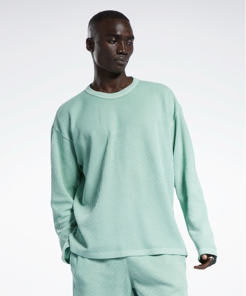 Reebok(リーボック)の「クラシックス ナチュラル ダイ ワッフル クルー スウェットシャツ / Classics Natural Dye Waffle Crew Sweatshirt(スウェット・メンズ・オフホワイト/グリーン系その他・SMALL/MEDIUM/LARGE/X-LARGE/XX-LARGE/X-SMALL/XXX-LARGE)」の1枚目の写真