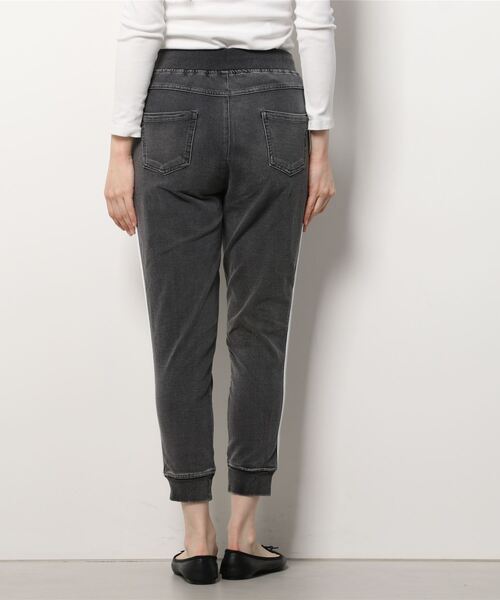 NAVY(ネイビー)の「インディゴジョガーパンツ(その他パンツ・レディース・ブラック/サックスブルー/ネイビー・M/L)」の12枚目の写真