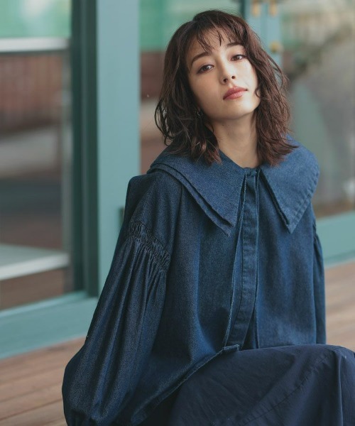 DONOBAN（ドノバン）の「ダブルビッグカラーブラウス（Tシャツ/カットソー・レディース・ブラック/ベージュ/ブルー系その他・FREE）」の3枚目の写真