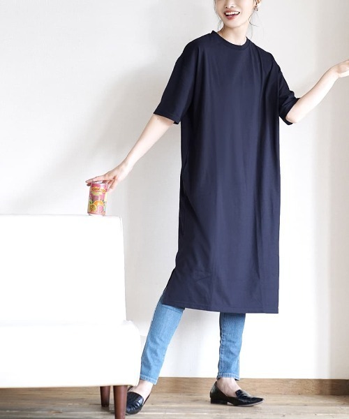 zootie（ズーティー）の「【着回しの効くストレートシルエット】 URBAN PLUS TEEワンピース（ワンピース・レディース・ライトピンク/ネイビー/グレイッシュブルー/ライトブルー/グレイッシュベージュ/ライトカーキ/イエロー系その他/ブラック/オフホワイト/チャコール/ラベンダー/アイボリー/スモークピンク/ライトベージュ/ブラウン系その他/ダークグリーン/テラコッタ・フリー/マキシ丈）」の12枚目の写真