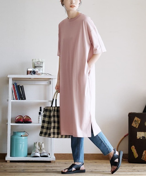 zootie（ズーティー）の「【着回しの効くストレートシルエット】 URBAN PLUS TEEワンピース（ワンピース・レディース・ライトピンク/ネイビー/グレイッシュブルー/ライトブルー/グレイッシュベージュ/ライトカーキ/イエロー系その他/ブラック/オフホワイト/チャコール/ラベンダー/アイボリー/スモークピンク/ライトベージュ/ブラウン系その他/ダークグリーン/テラコッタ・フリー/マキシ丈）」の16枚目の写真