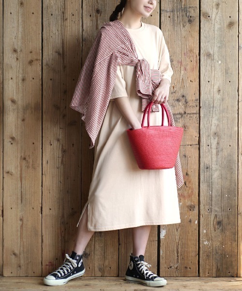 zootie（ズーティー）の「【着回しの効くストレートシルエット】 URBAN PLUS TEEワンピース（ワンピース・レディース・ライトピンク/ネイビー/グレイッシュブルー/ライトブルー/グレイッシュベージュ/ライトカーキ/イエロー系その他/ブラック/オフホワイト/チャコール/ラベンダー/アイボリー/スモークピンク/ライトベージュ/ブラウン系その他/ダークグリーン/テラコッタ・フリー/マキシ丈）」の7枚目の写真