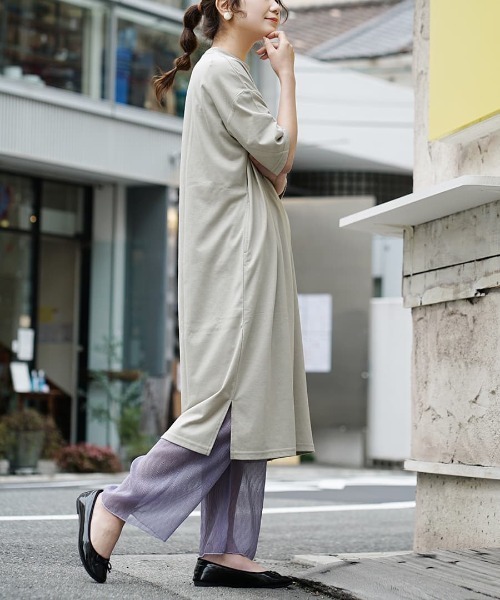 zootie（ズーティー）の「【着回しの効くストレートシルエット】 URBAN PLUS TEEワンピース（ワンピース・レディース・ライトピンク/ネイビー/グレイッシュブルー/ライトブルー/グレイッシュベージュ/ライトカーキ/イエロー系その他/ブラック/オフホワイト/チャコール/ラベンダー/アイボリー/スモークピンク/ライトベージュ/ブラウン系その他/ダークグリーン/テラコッタ・フリー/マキシ丈）」の8枚目の写真