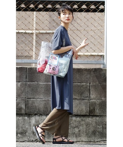 zootie（ズーティー）の「【着回しの効くストレートシルエット】 URBAN PLUS TEEワンピース（ワンピース・レディース・ライトピンク/ネイビー/グレイッシュブルー/ライトブルー/グレイッシュベージュ/ライトカーキ/イエロー系その他/ブラック/オフホワイト/チャコール/ラベンダー/アイボリー/スモークピンク/ライトベージュ/ブラウン系その他/ダークグリーン/テラコッタ・フリー/マキシ丈）」の21枚目の写真