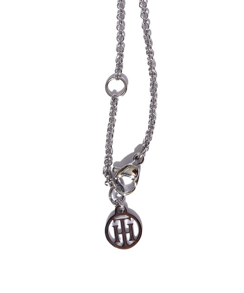 TOMMY HILFIGER(トミーヒルフィガー)の「TOMMY HILFIGER/トミーヒルフィガー STAINLESS STEEL DISK MEDALLION NECKLACE ラウンドロゴネックレス(ネックレス・メンズ・シルバー・FREE)」の2枚目の写真