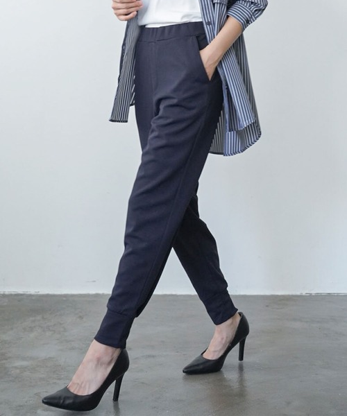 mili an deni（ミリアンデニ）の「ペアスキンバックスリットジョガーパンツ（スラックス・レディース・ブラック/キャメル/チャコールグレー/アイボリー/ネイビー・L/M）」の4枚目の写真