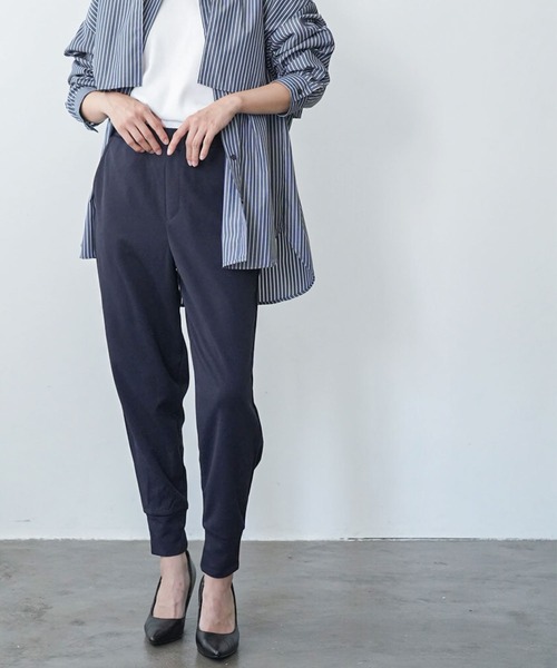 mili an deni（ミリアンデニ）の「ペアスキンバックスリットジョガーパンツ（スラックス・レディース・ブラック/キャメル/チャコールグレー/アイボリー/ネイビー・L/M）」の9枚目の写真