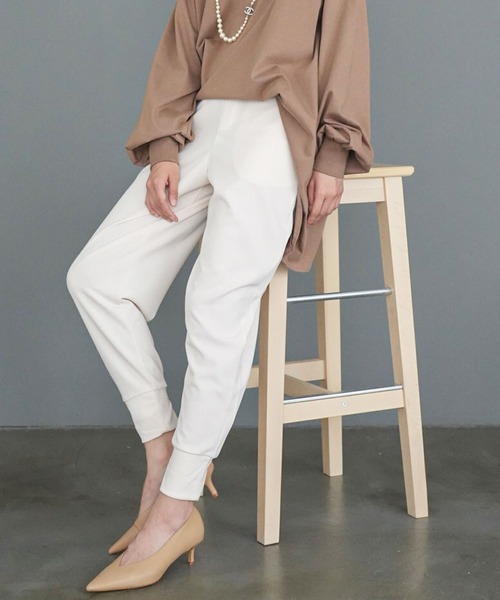 mili an deni（ミリアンデニ）の「ペアスキンバックスリットジョガーパンツ（スラックス・レディース・ブラック/キャメル/チャコールグレー/アイボリー/ネイビー・L/M）」の12枚目の写真