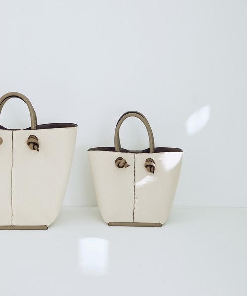 ADAM ET ROPE'(アダムエロペ)の「【一部直営店舗・WEB限定】ダブルシルェットMINIバッグ(ハンドバッグ・レディース・ブラック/グレー系その他/キャメル・FREE)」の1枚目の写真