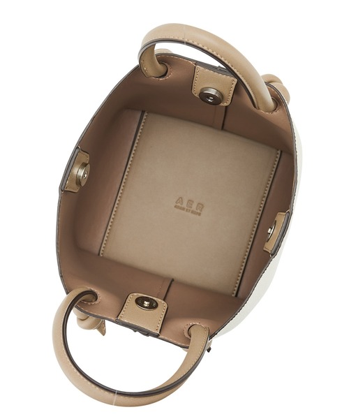 ADAM ET ROPE'(アダムエロペ)の「【一部直営店舗・WEB限定】ダブルシルェットMINIバッグ(ハンドバッグ・レディース・ブラック/グレー系その他/キャメル・FREE)」の6枚目の写真
