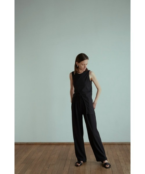 CLANE（クラネ）の「RIB STRIPE TUCK PANTS（スラックス・レディース・ブラック/ブルー/アイボリー・1/0/2）」の2枚目の写真
