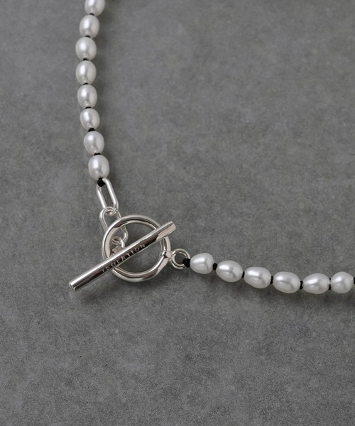 ISOLATION（アイソレーション）の「【ISOLATION / アイソレーション】Tiny Pearl Necklace / タイニーパール マンテルネックレス（ネックレス・レディース・ホワイト×ブラック・38cm）」の5枚目の写真