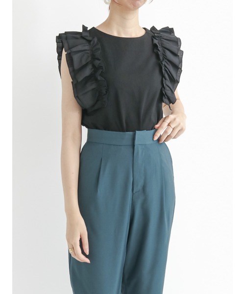 Te chichi TERRASSE（テチチテラス）の「◎フリル袖プルオーバー（ニット/セーター・レディース・ブラック/オフホワイト/カーキ・ﾌﾘ-）」の3枚目の写真